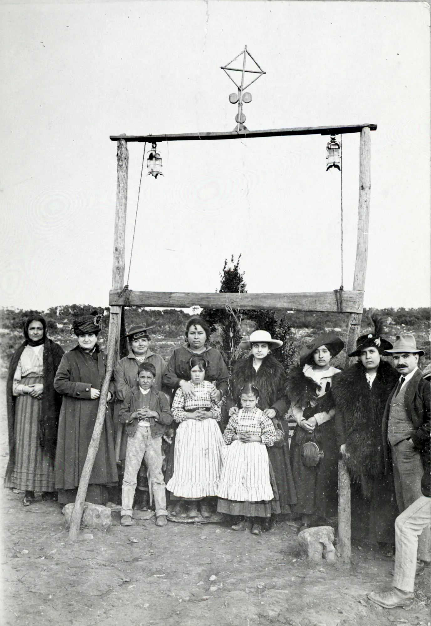 Francisco, Lúcia and Jacinta with a group of people under the arch, October 1917: Archive print