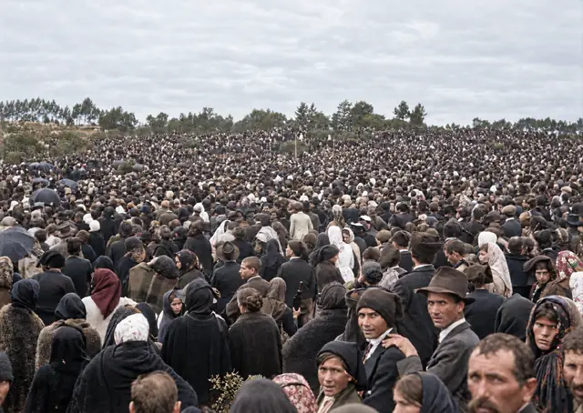 Crowd at the Cova da Iria, 13 October 1917 (unpublished negative)
