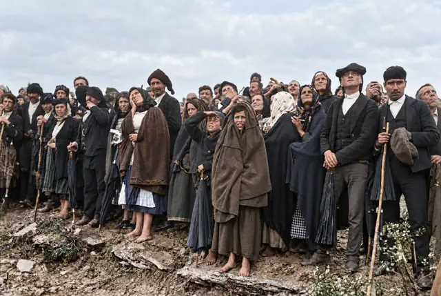 People standing and looking at the sky, 13 October 1917