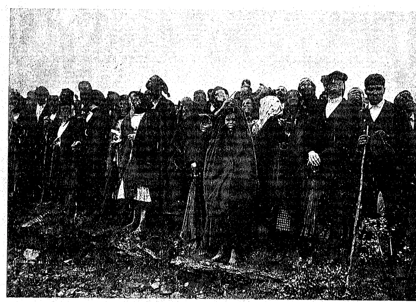 People standing and looking at the sky, 13 October 1917: Book scan