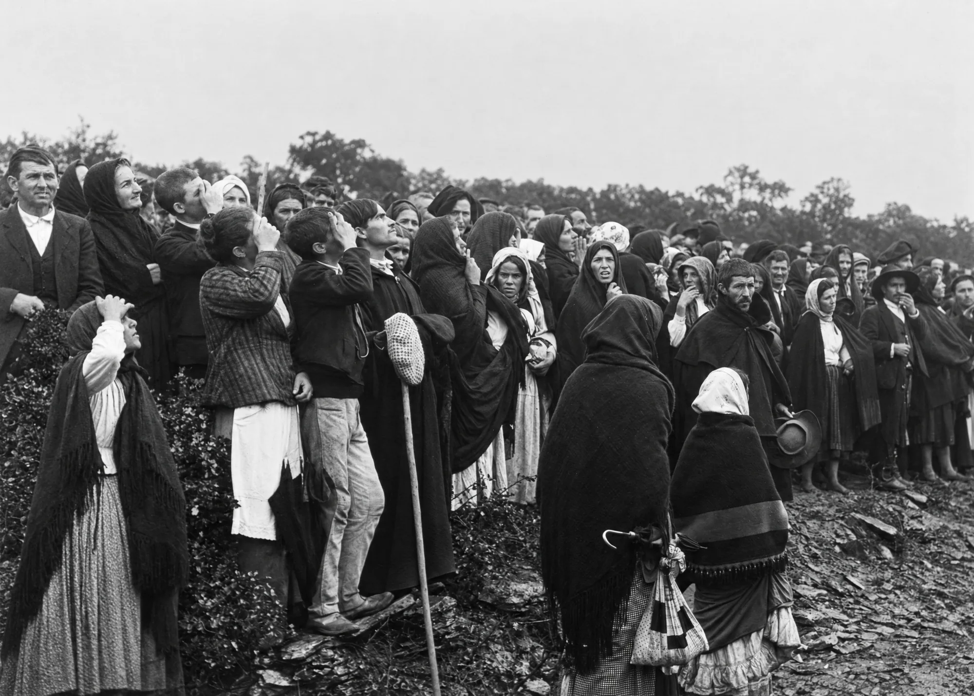Another view of the crowd looking at the sun (broken plate), 13 October 1917: Restored (AI)