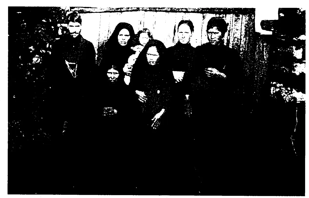 Lúcia and her family, late 1919: Book scan