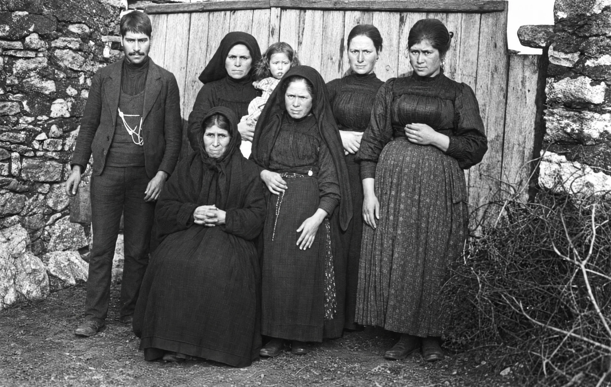 Lúcia and her family, late 1919: Restored (AI)